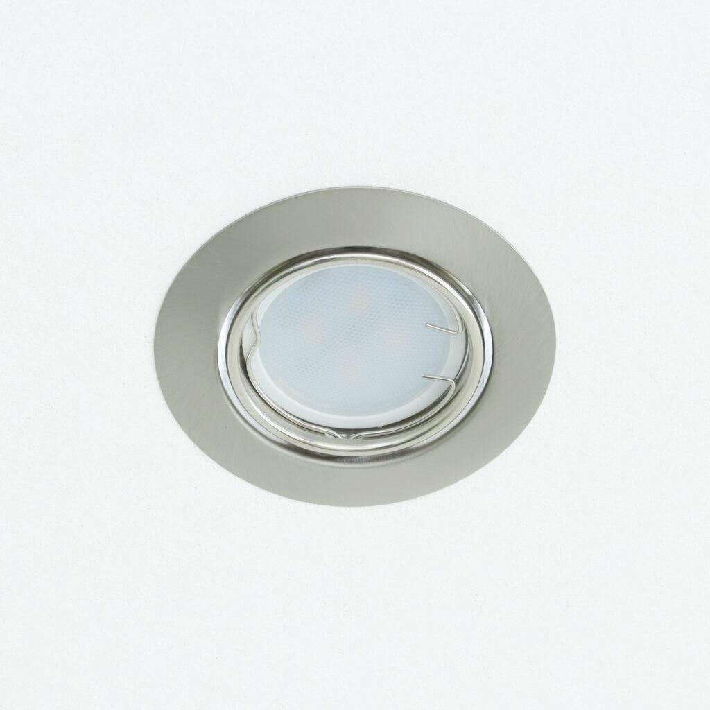 Chromen Porto inbouwspot gemonteerd in een plafond