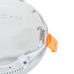 Zijaanzicht van de Lisbon downlight met montageveer
